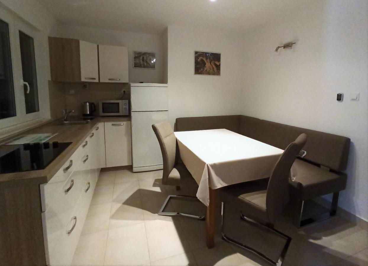 Seaside Laurus Apartment Murter