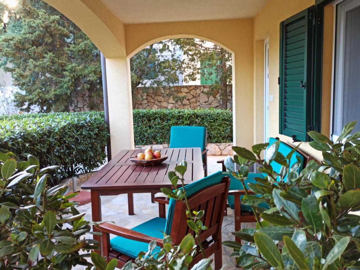 Seaside Laurus Apartment Murter