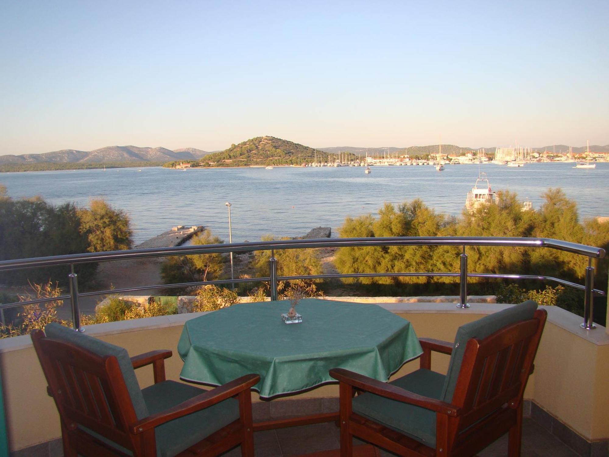 Seaside Laurus Apartment Murter